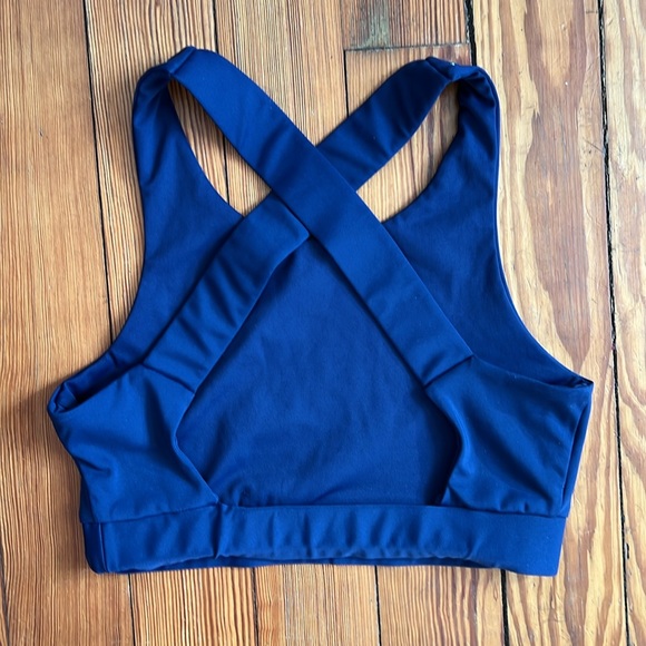 SOULCYCLE X BEACH RIOT Navy Chevron Stud Detail Sports Bra Size Large - Picture 2 of 2